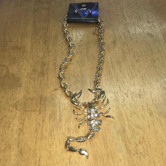 🆕 unisex gold scorpion chain w/ a stud earring! - Picture 1 of 4
